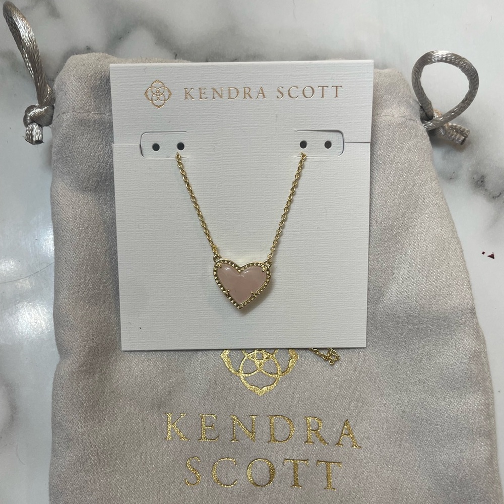 Kendra scott heart necklace